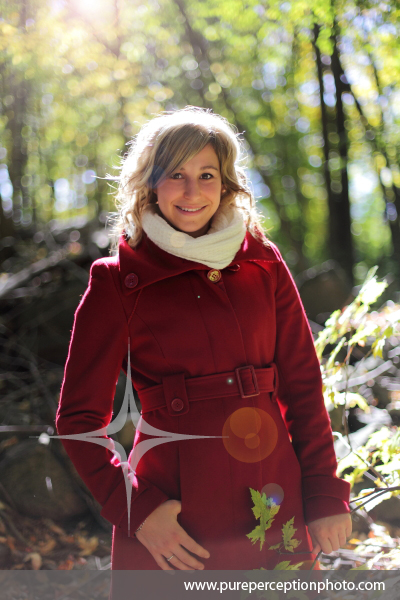portrait_femme_automne_manteau_rouge_foret